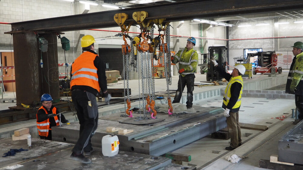 Placing floor support plates at Toyota Zaventem